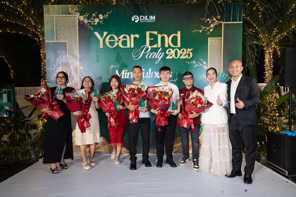 Vinh danh đội ngũ tại Year End Party